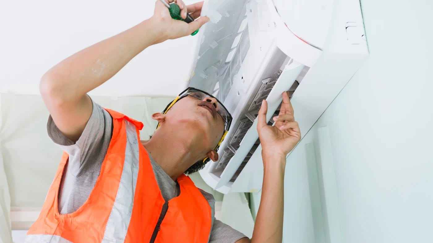 Technician carrying out professional AC maintenance in Dubai