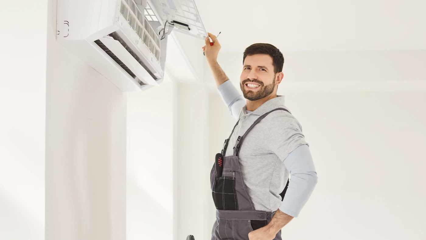Emergency AC service response team handling urgent cooling failure in Dubai