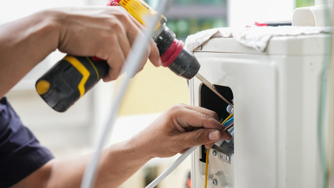 Technician performing AC gas refilling and refrigerant service in Dubai