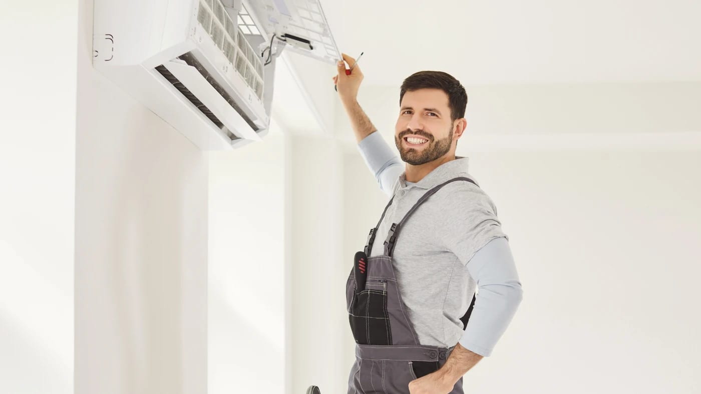 Emergency AC service response team handling urgent cooling failure in Dubai